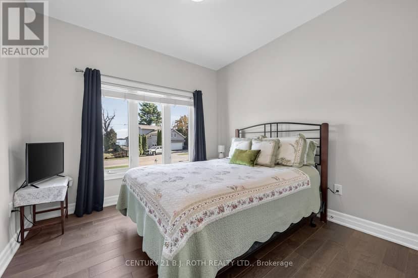 3814 Wood Avenue — photo 14 of 32
