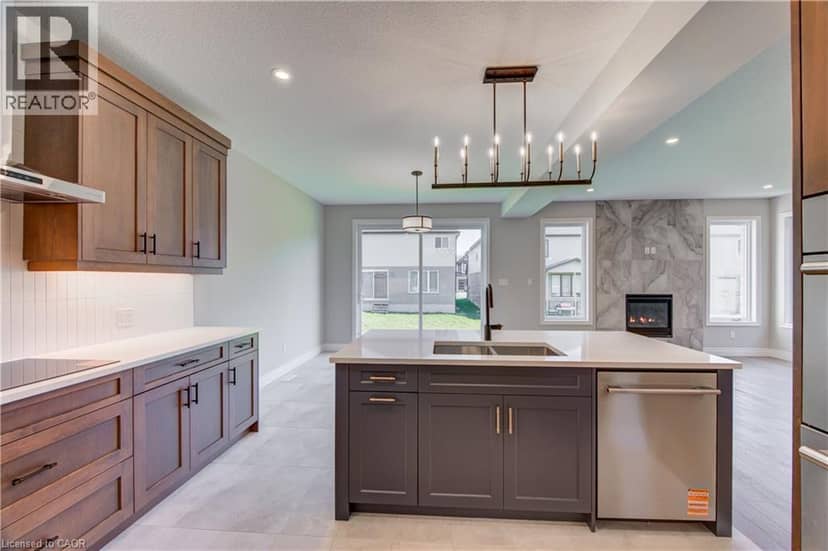 1761 FINLEY Crescent — photo 11 of 39