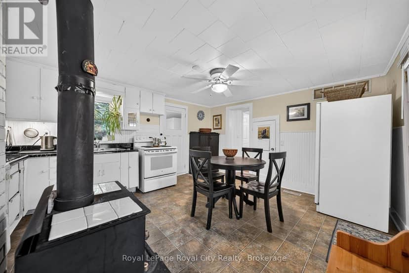 601 St Andrew Street E — photo 12 of 40