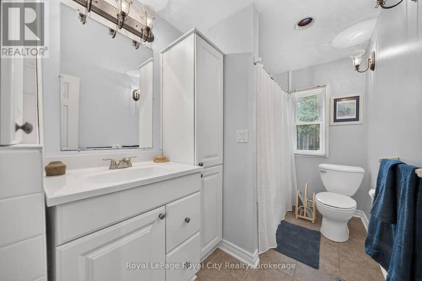 601 St Andrew Street E — photo 25 of 40