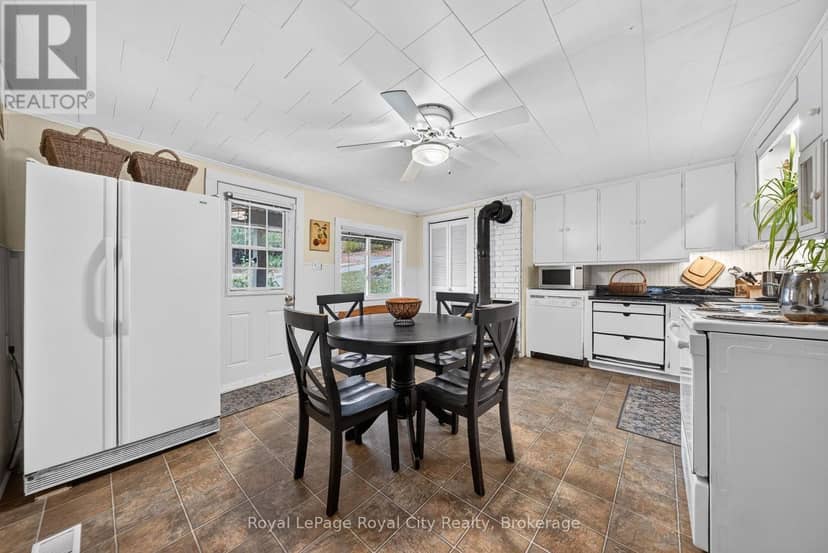 601 St Andrew Street E — photo 11 of 40