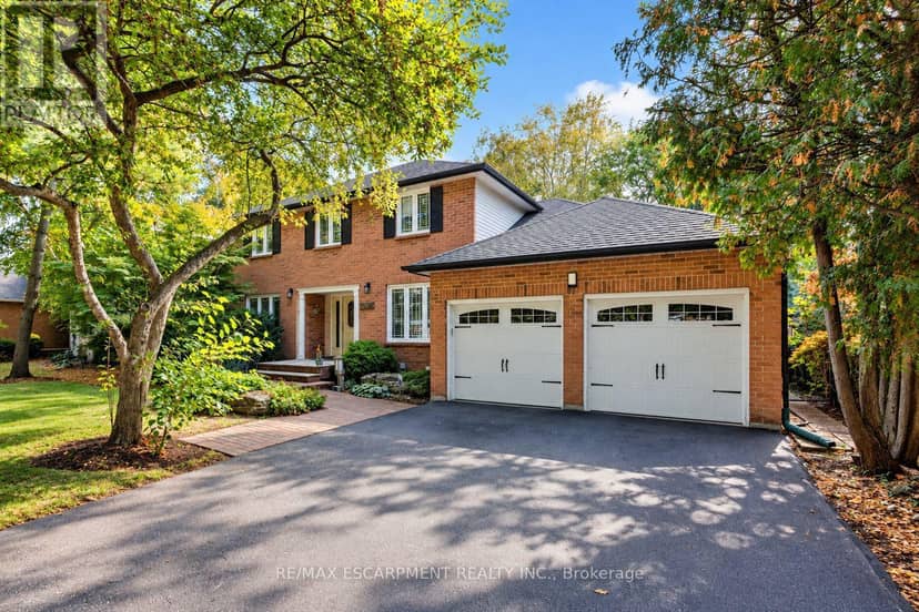 1094 Rebecca Street, Oakville, photo 2