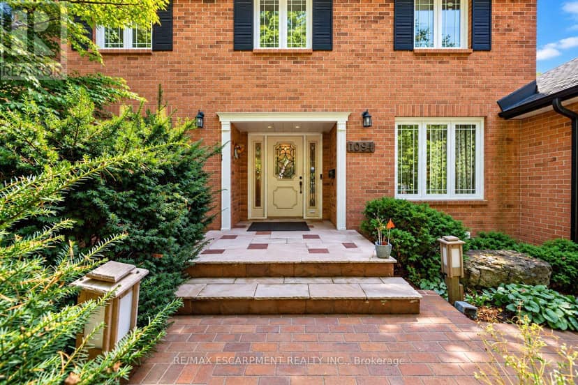1094 Rebecca Street, Oakville, photo 3
