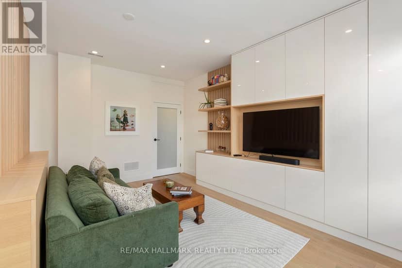 4 - 39 Dekoven Mews — photo 16 of 32
