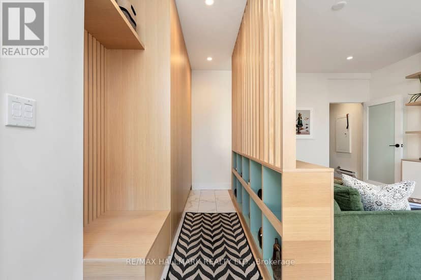 4 - 39 Dekoven Mews, Toronto, photo 2