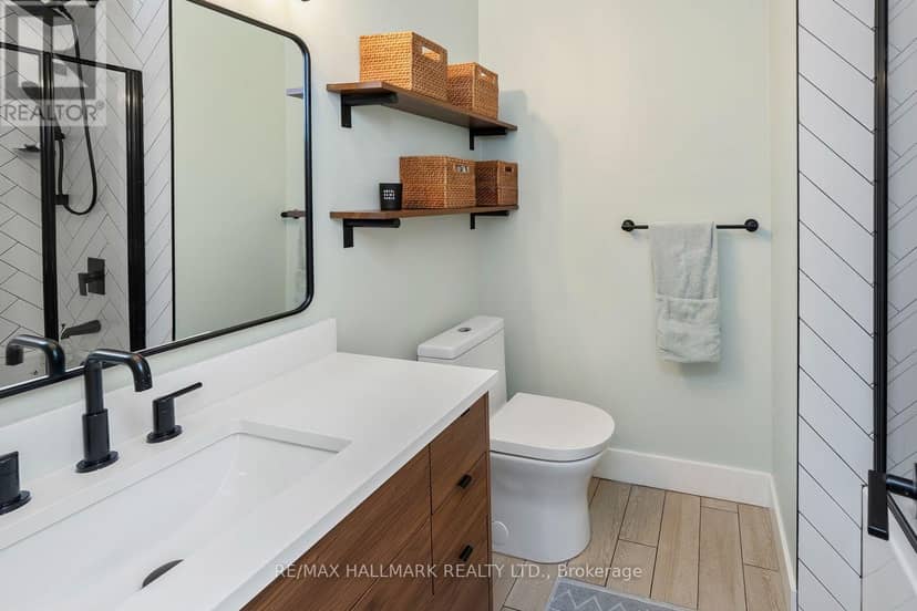 4 - 39 Dekoven Mews — photo 9 of 32