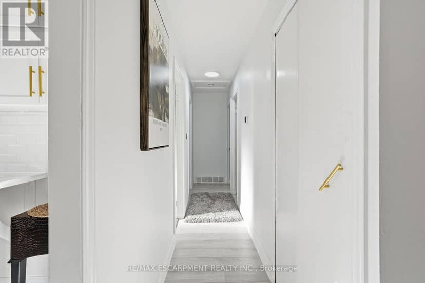 84 Elgar Avenue — photo 13 of 37