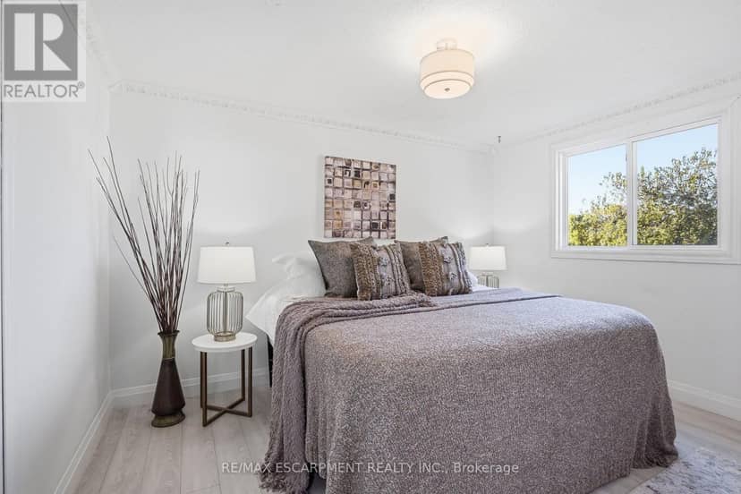 84 Elgar Avenue — photo 14 of 37