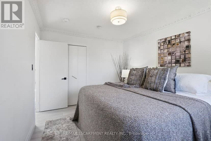 84 Elgar Avenue — photo 15 of 37