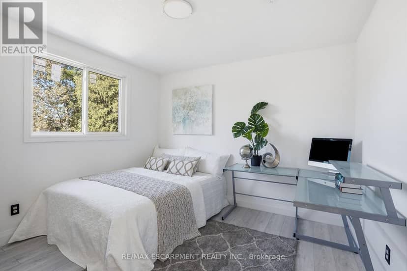 84 Elgar Avenue — photo 16 of 37
