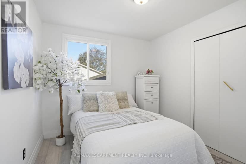 84 Elgar Avenue — photo 18 of 37