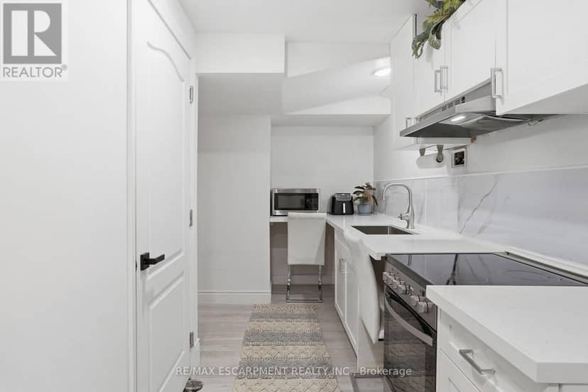 84 Elgar Avenue — photo 31 of 37
