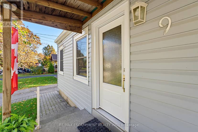 9 Spencer Avenue — photo 3 of 32