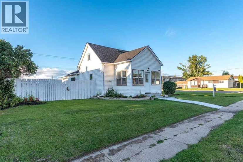 4504 49 Street — photo 3 of 40