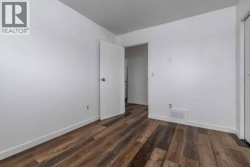 4504 49 Street — photo 24 of 40