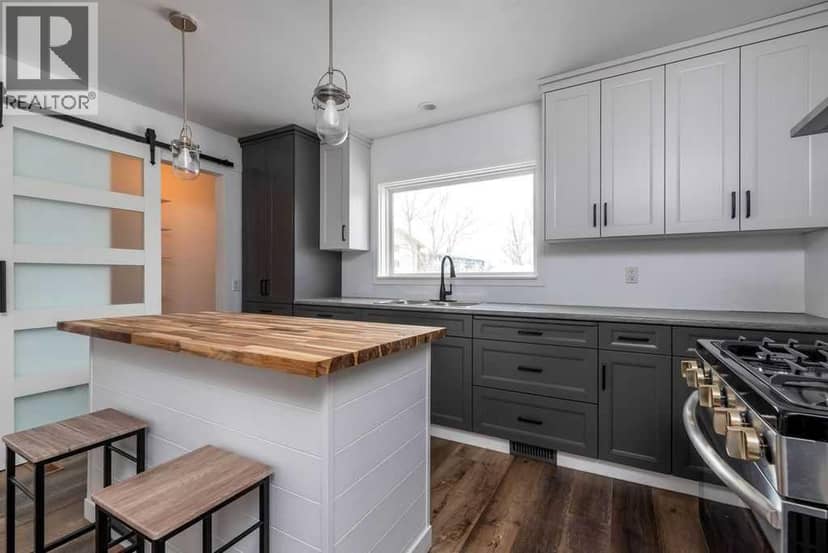 4504 49 Street — photo 11 of 40