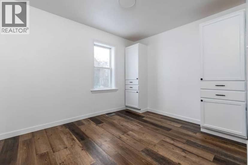 4504 49 Street — photo 21 of 40