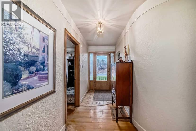 3205 4 Street SW — photo 14 of 22