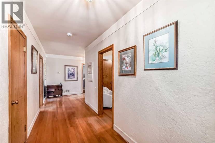3205 4 Street SW — photo 19 of 22