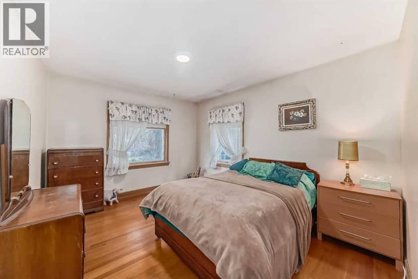3205 4 Street SW — photo 18 of 22