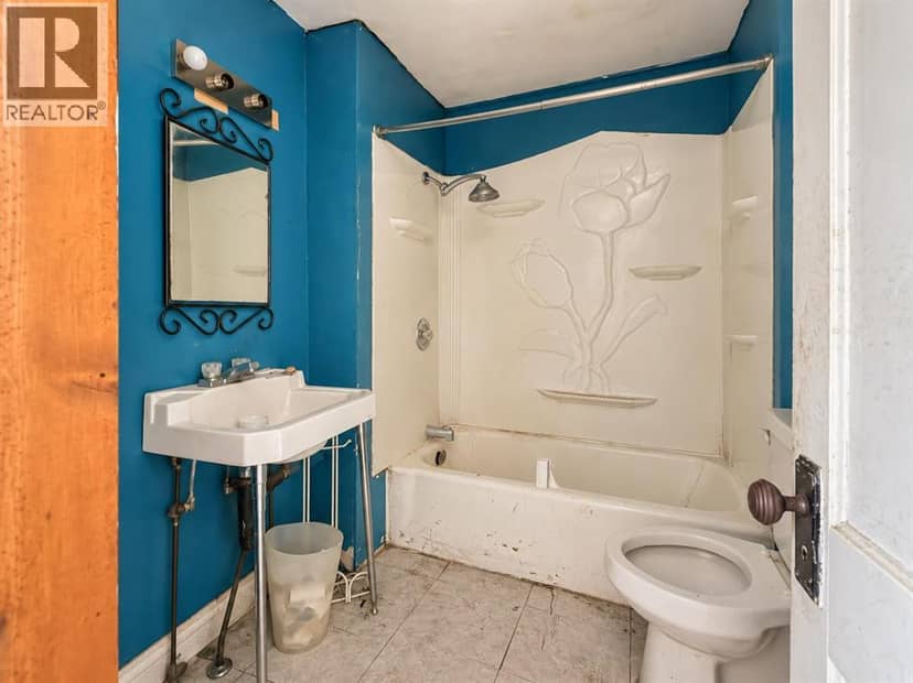204 Christian Avenue W, Standard, photo 5