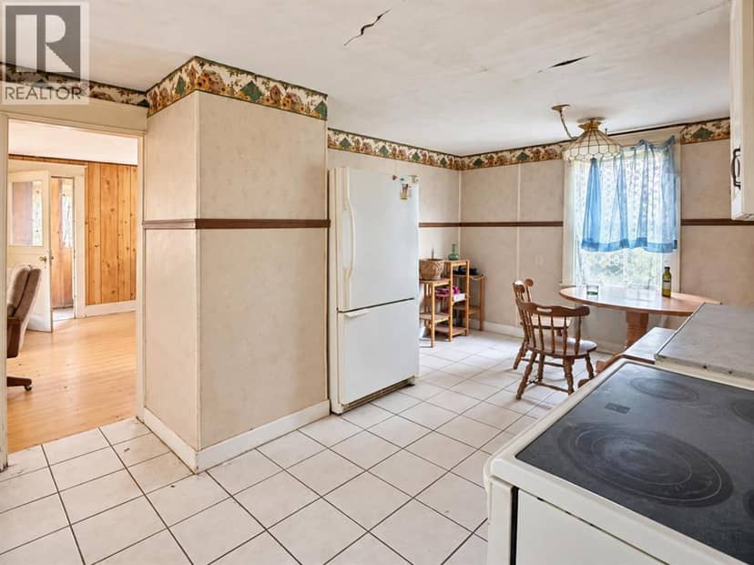 204 Christian Avenue W, Standard, photo 6