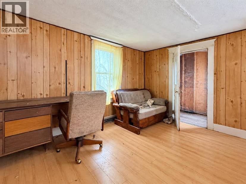 204 Christian Avenue W, Standard, photo 8