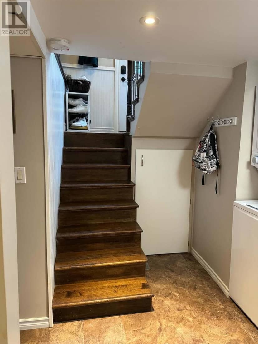 23 Hillcrest AVE — photo 14 of 20