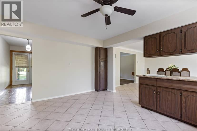 1189 FRONT ROAD North — photo 11 of 40