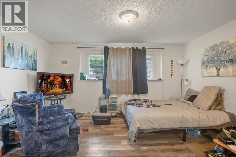 4639 48 Street, Sylvan Lake, photo 2