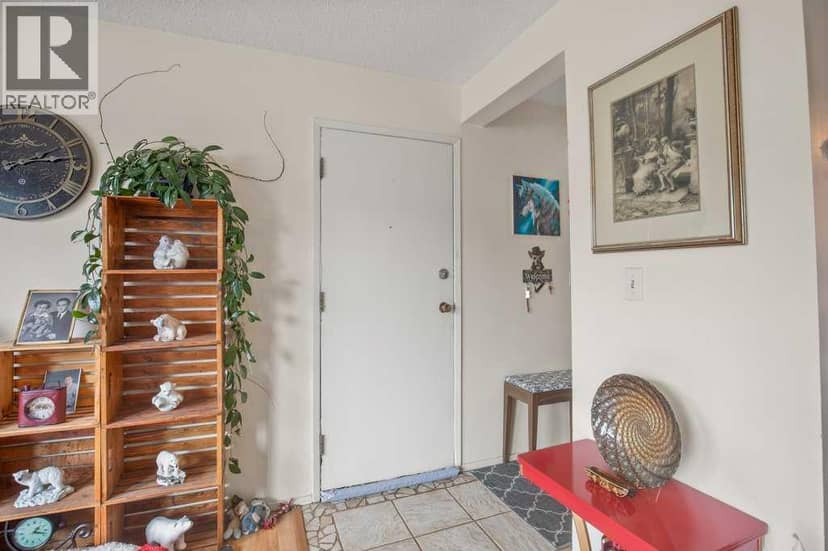 4639 48 Street — photo 16 of 40