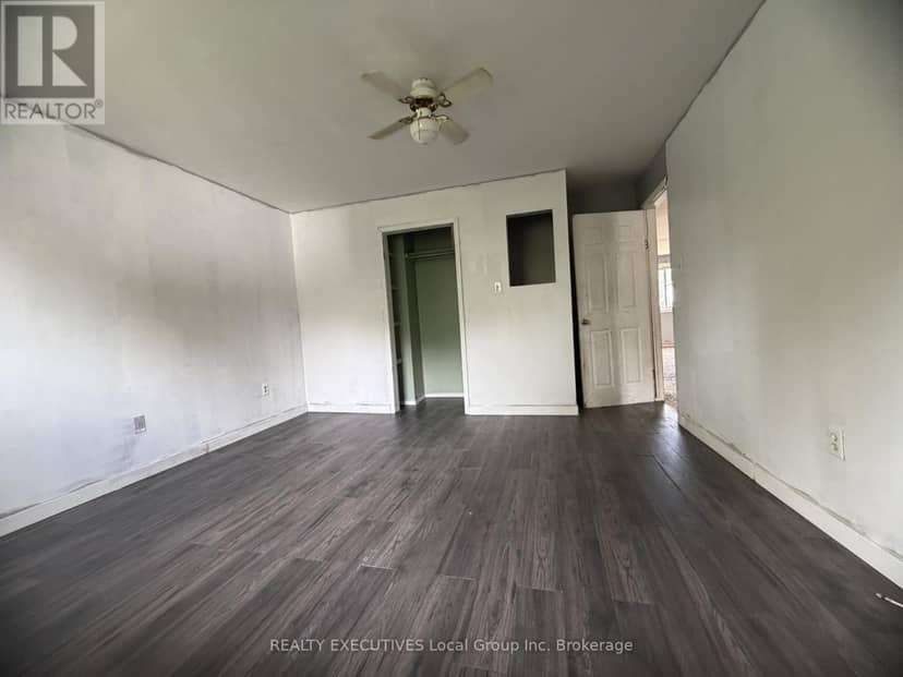 144 Duke Street W — photo 19 of 32