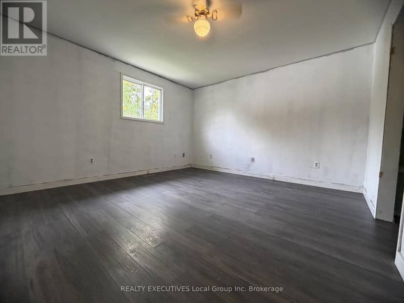 144 Duke Street W — photo 18 of 32
