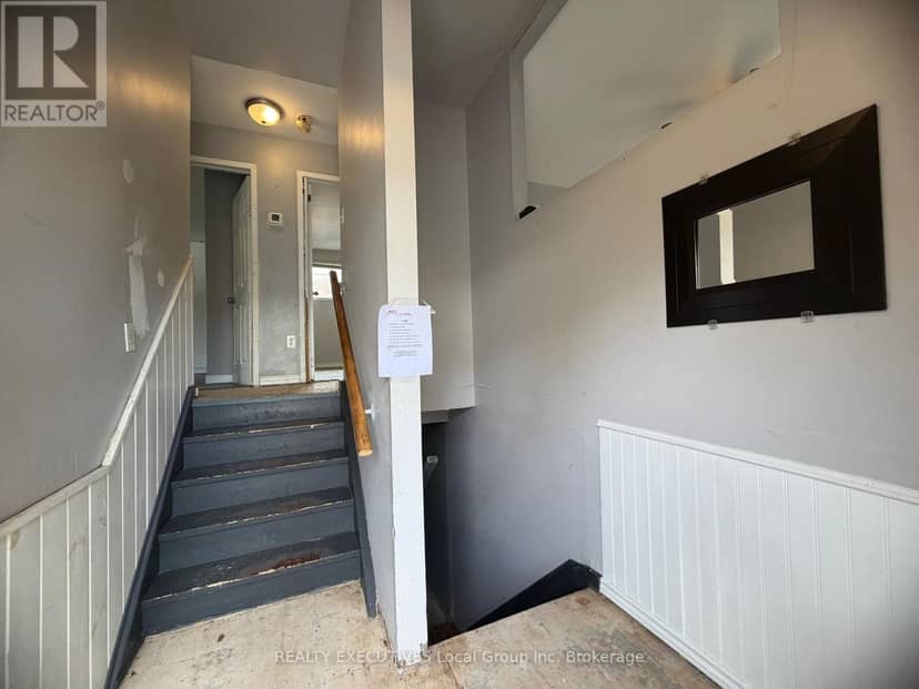 144 Duke Street W — photo 23 of 32
