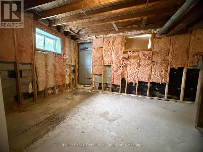 144 Duke Street W — photo 26 of 32