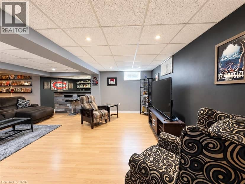 35 GERALD Crescent — photo 32 of 40