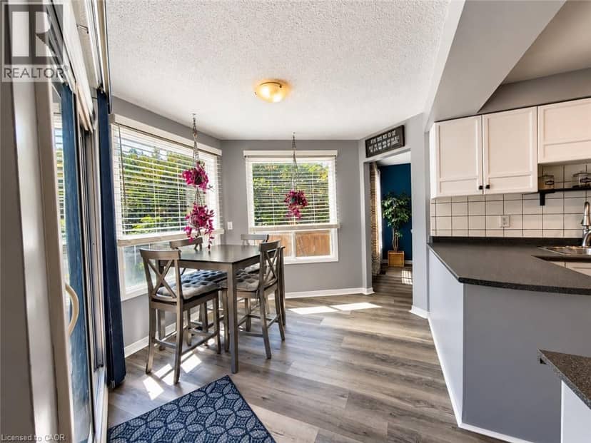 35 GERALD Crescent — photo 16 of 40