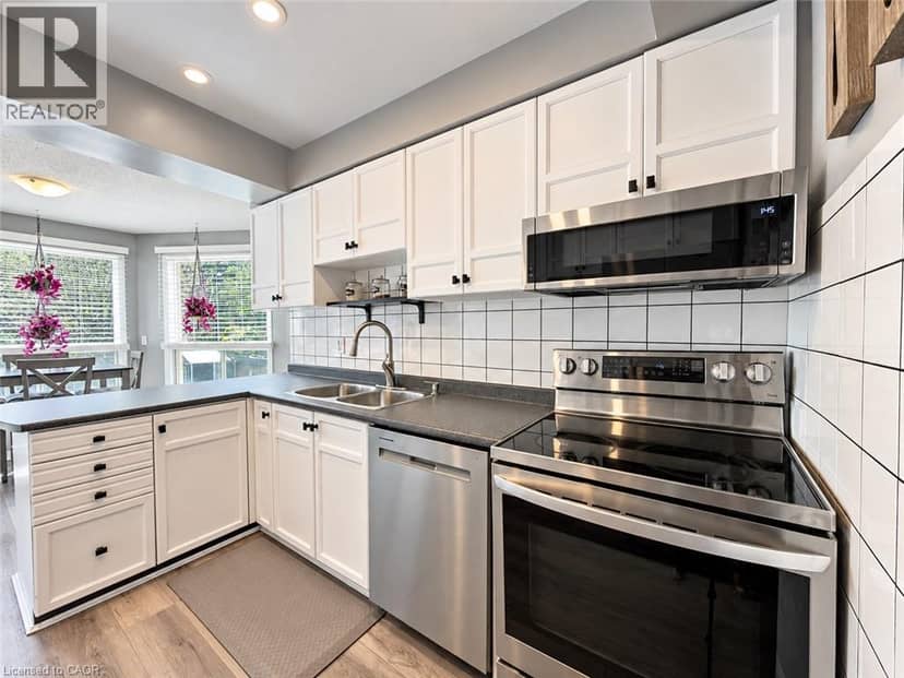 35 GERALD Crescent — photo 13 of 40
