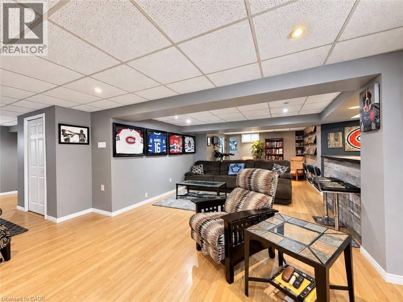 35 GERALD Crescent — photo 34 of 40