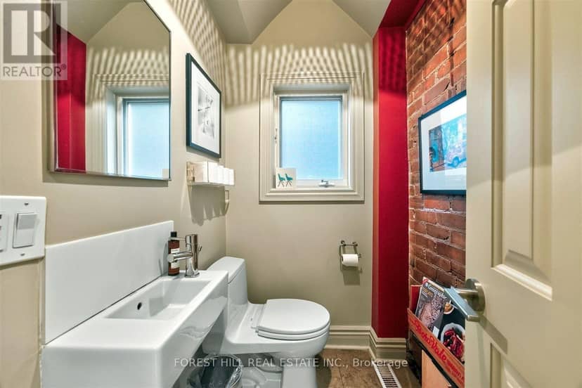 44 Russell Street — photo 17 of 38