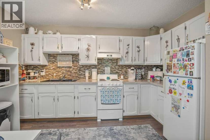 4639 48 Street — photo 32 of 40