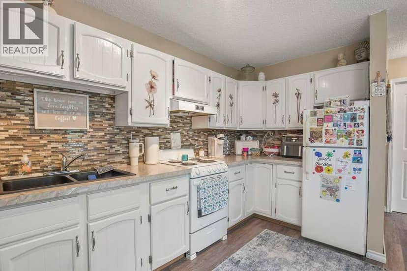 4639 48 Street — photo 33 of 40