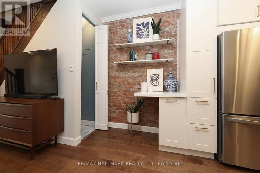 701 Greenwood Avenue — photo 9 of 38