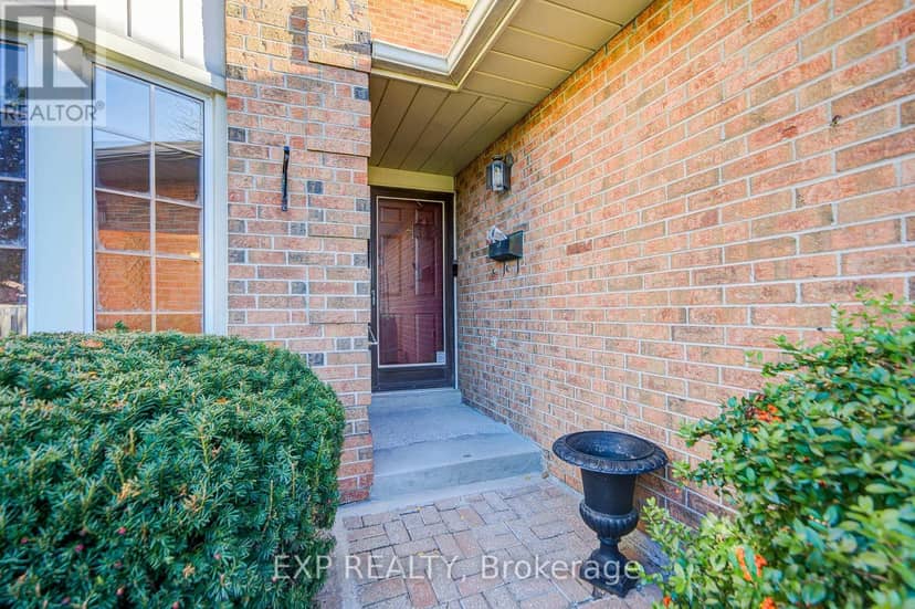 47 Longsword Drive, Toronto, photo 4