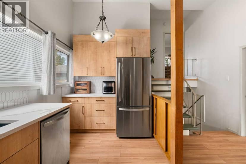 726 68 Avenue SW, Calgary