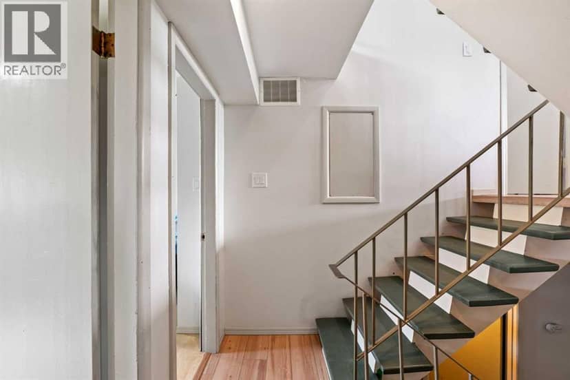 726 68 Avenue SW — photo 23 of 40