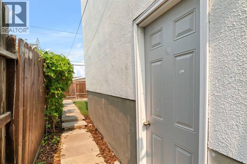 726 68 Avenue SW — photo 37 of 40