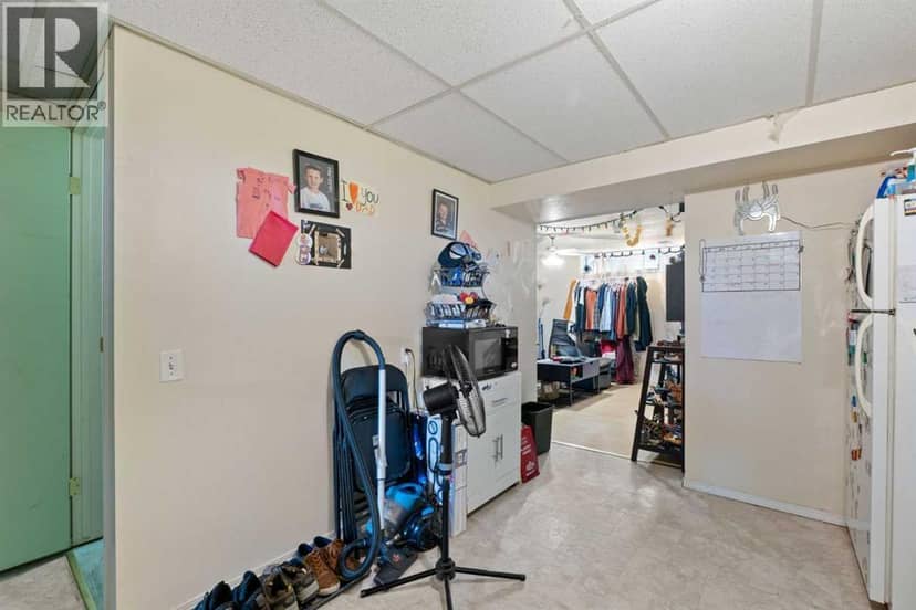 726 68 Avenue SW — photo 27 of 40