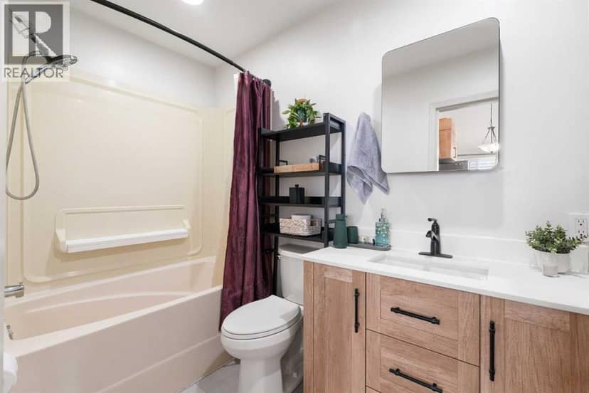 726 68 Avenue SW — photo 17 of 40