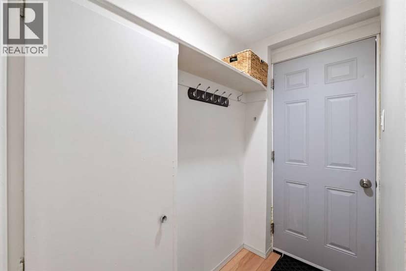 726 68 Avenue SW — photo 22 of 40
